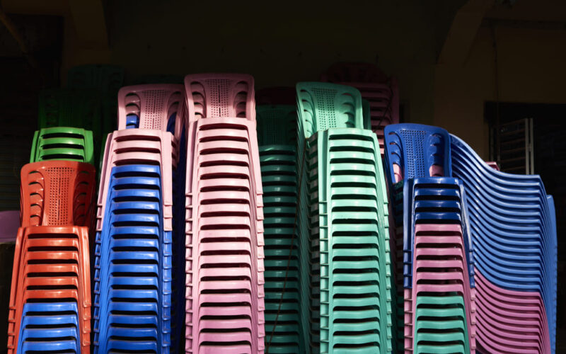 Diseños elegantes en sillas plásticas en Costa Rica