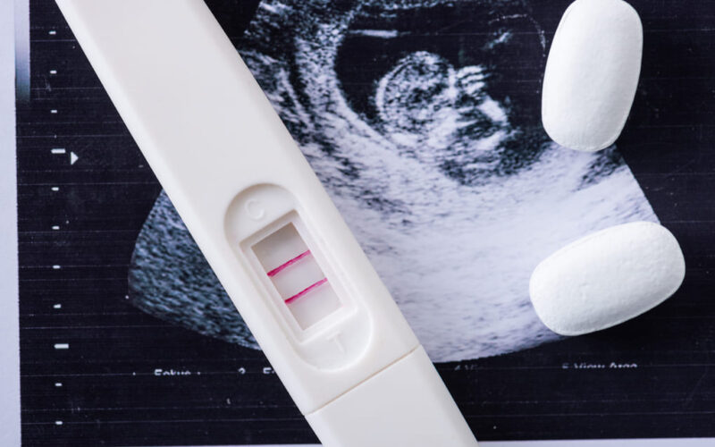 Clomifeno y fertilización in vitro: guía para personas de Colombia